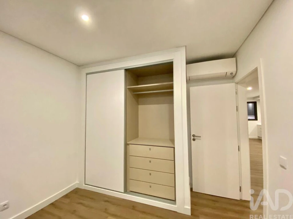 Apartamento T2 para Venda em Quelfes Foto 10