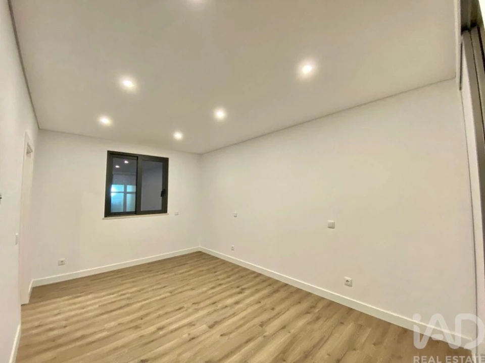 Apartamento T2 para Venda em Quelfes Foto 7