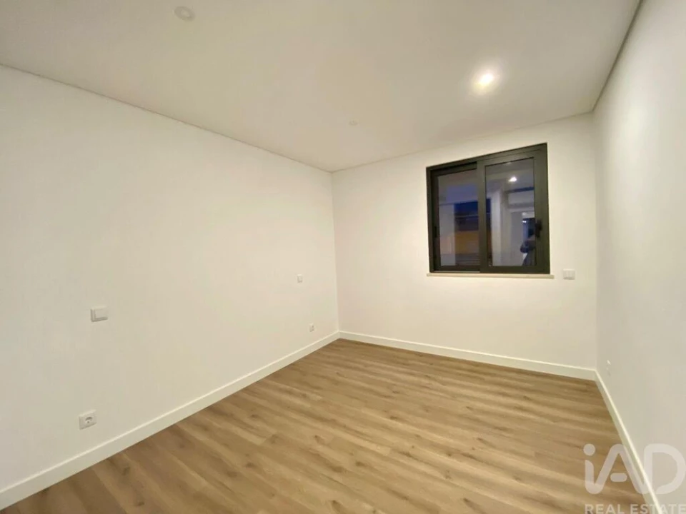 Apartamento T2 para Venda em Quelfes Foto 15