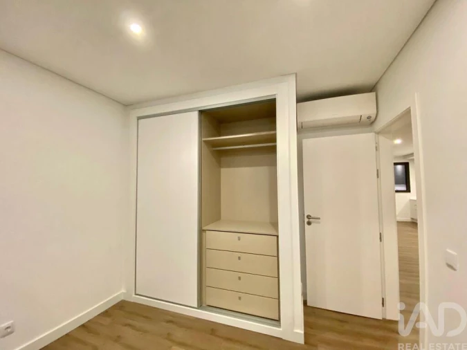 Apartamento T2 para Venda em Quelfes Foto 10