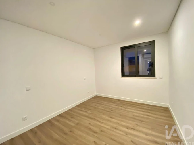 Apartamento T2 para Venda em Quelfes Foto 15