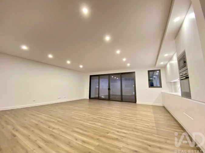 Apartamento T2 para Venda em Quelfes Foto 26