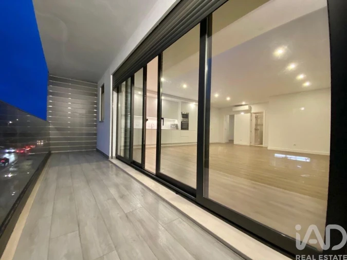 Apartamento T2 para Venda em Quelfes Foto 30