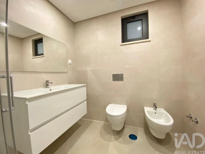 Apartamento T2 para Venda em Quelfes Foto 9