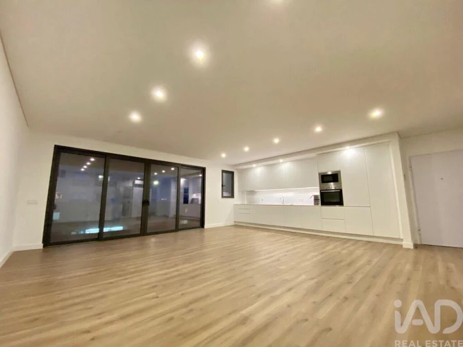 Apartamento T2 para Venda em Quelfes Foto 27