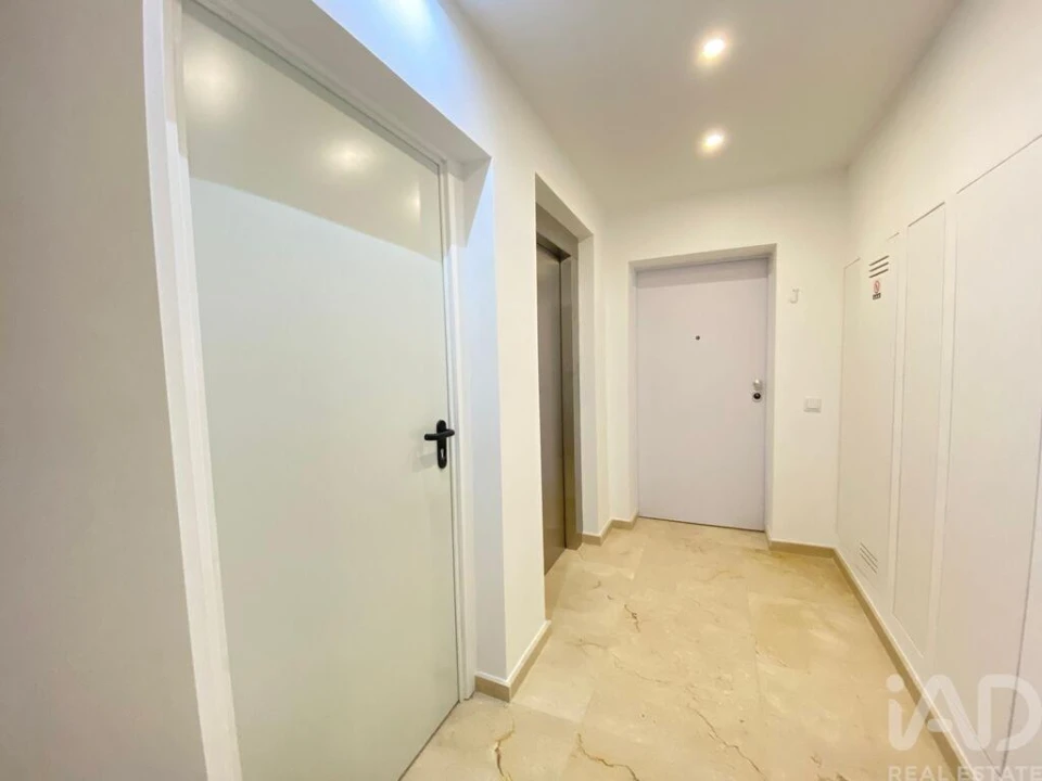 Apartamento T2 para Venda em Quelfes Foto 28