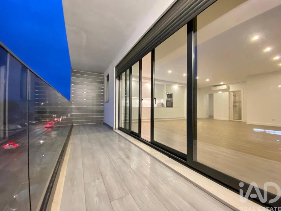 Apartamento T2 para Venda em Quelfes Foto 2