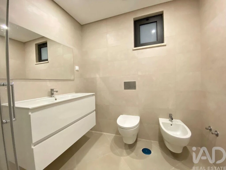 Apartamento T2 para Venda em Quelfes Foto 9