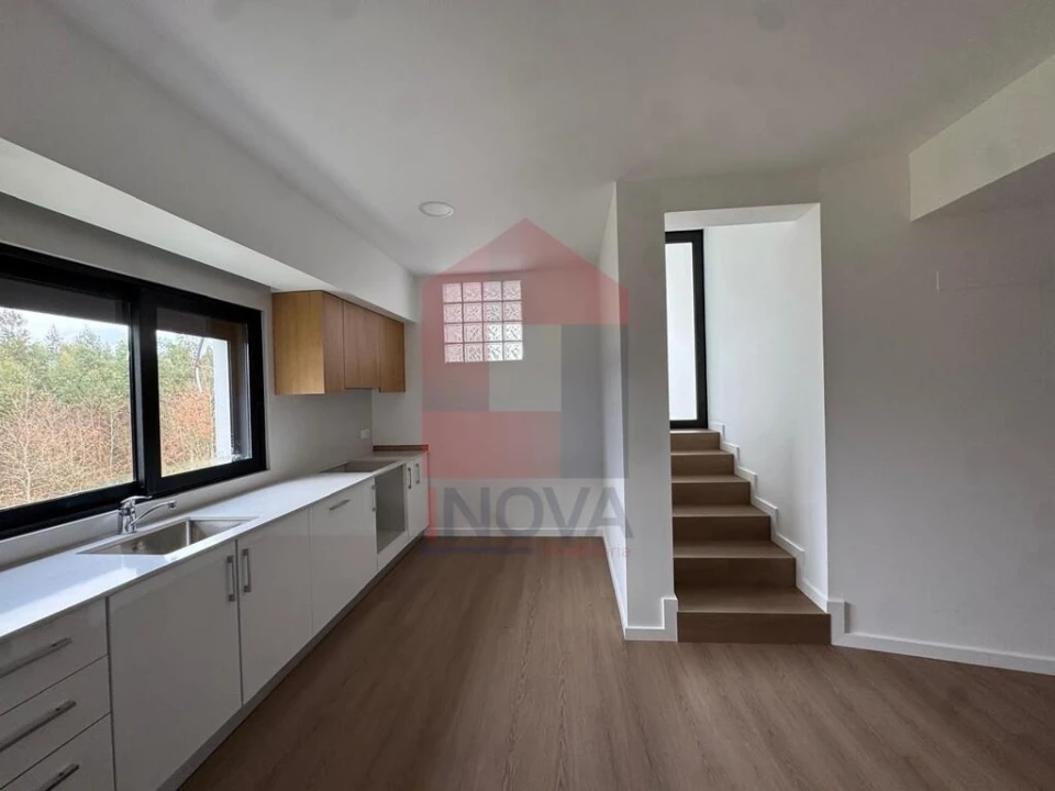 Moradia T3 para Venda em Lanhas Foto 2