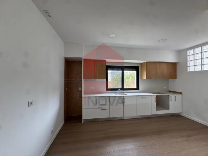 Moradia T3 para Venda em Lanhas Foto 3