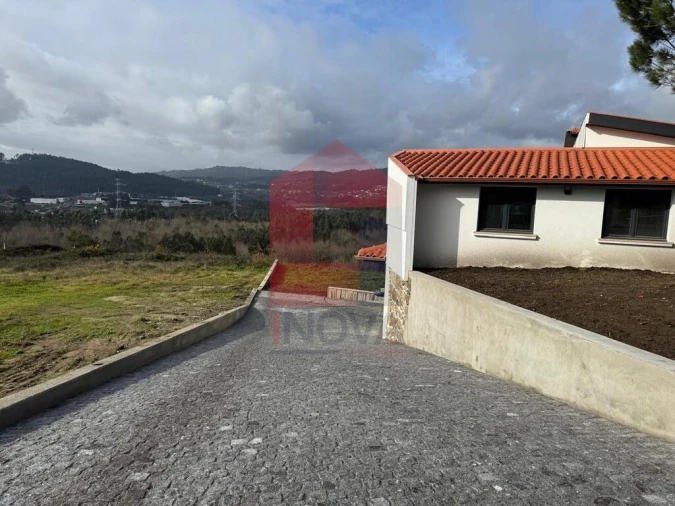 Moradia T3 para Venda em Lanhas Foto 26