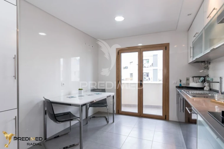 Apartamento T2 para Venda em Ramada e Caneças Foto 11