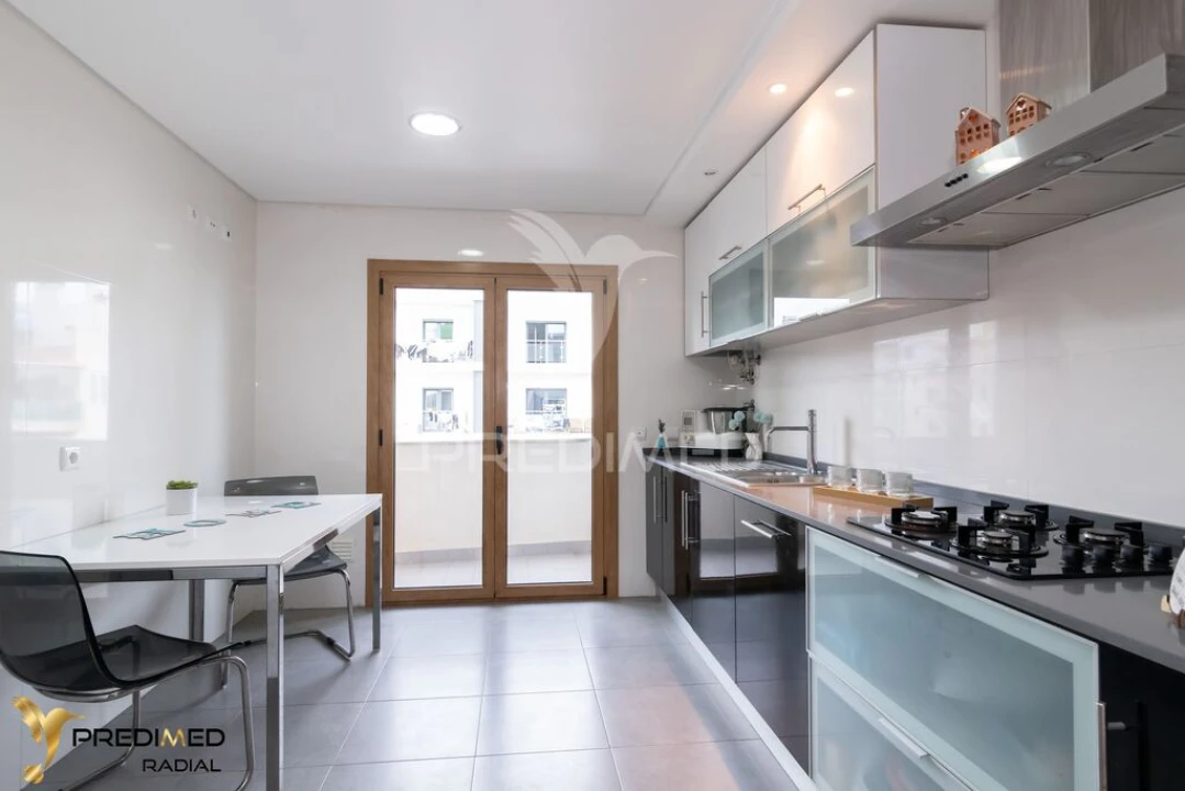 Apartamento T2 para Venda em Ramada e Caneças Foto 2