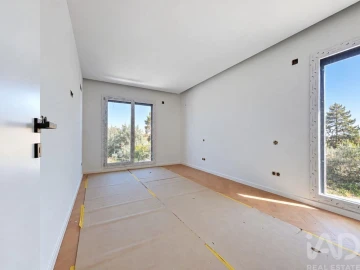 Moradia T4 para Venda em Charneca de Caparica e Sobreda
