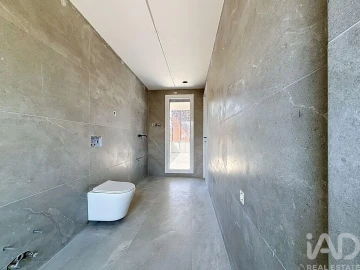 Moradia T4 para Venda em Charneca de Caparica e Sobreda