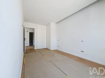 Moradia T4 para Venda em Charneca de Caparica e Sobreda