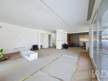 Moradia T4 para Venda em Charneca de Caparica e Sobreda