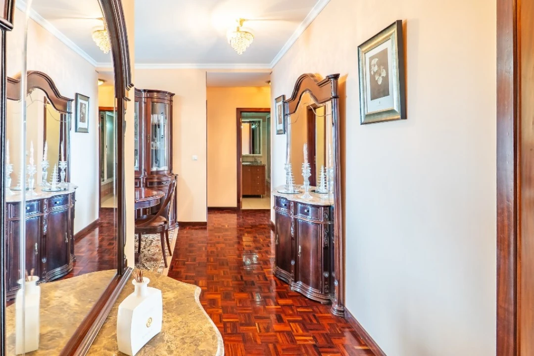 Apartamento T3 para Venda em Estreito de Camara de Lobos Foto 1