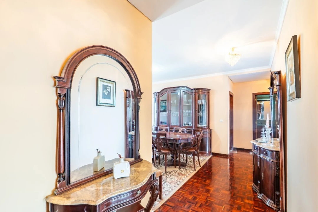 Apartamento T3 para Venda em Estreito de Camara de Lobos Foto 2