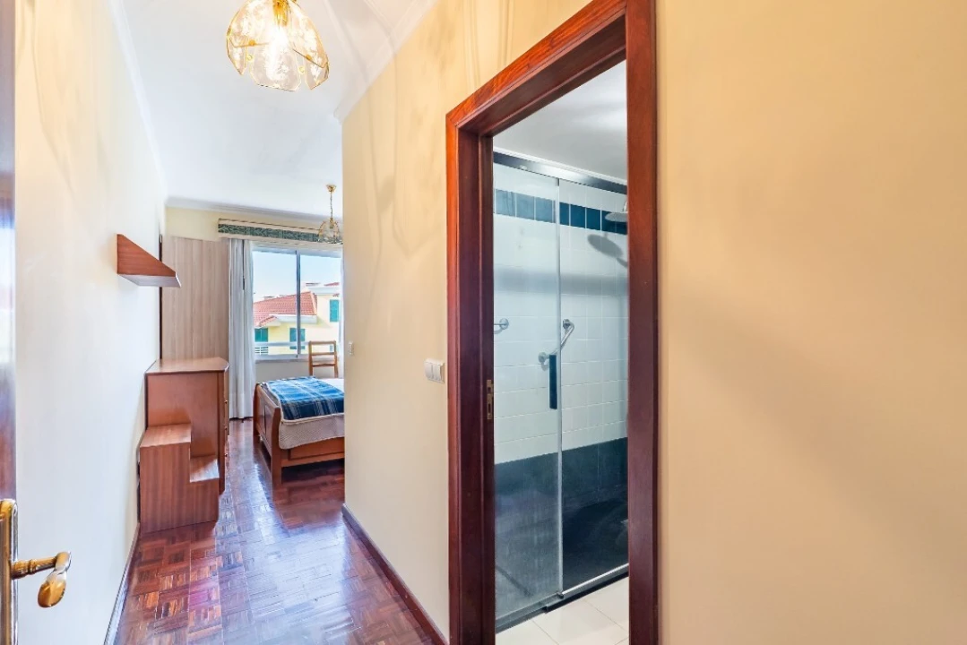 Apartamento T3 para Venda em Estreito de Camara de Lobos Foto 12