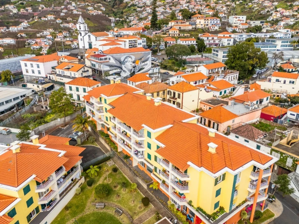 Apartamento T3 para Venda em Estreito de Camara de Lobos Foto 52
