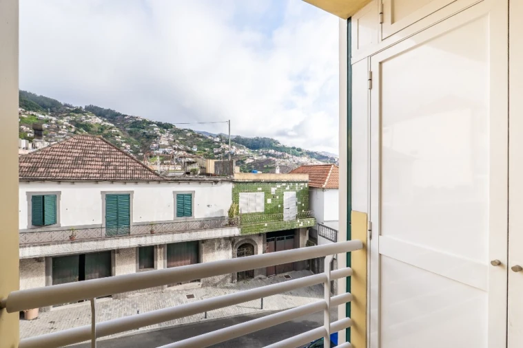 Apartamento T3 para Venda em Estreito de Camara de Lobos Foto 31
