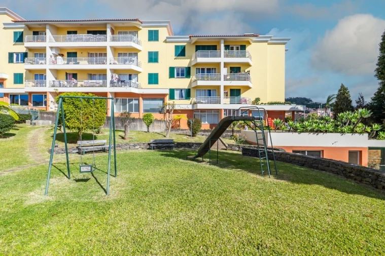 Apartamento T3 para Venda em Estreito de Camara de Lobos Foto 38