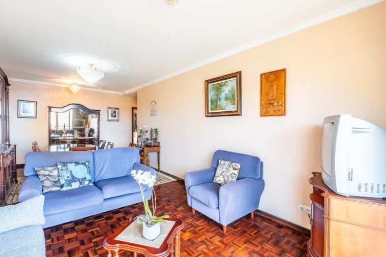 Apartamento T3 para Venda em Estreito de Camara de Lobos Foto 8