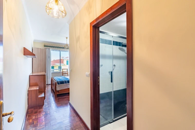 Apartamento T3 para Venda em Estreito de Camara de Lobos Foto 12