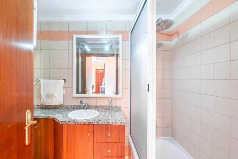 Apartamento T3 para Venda em Estreito de Camara de Lobos Foto 26