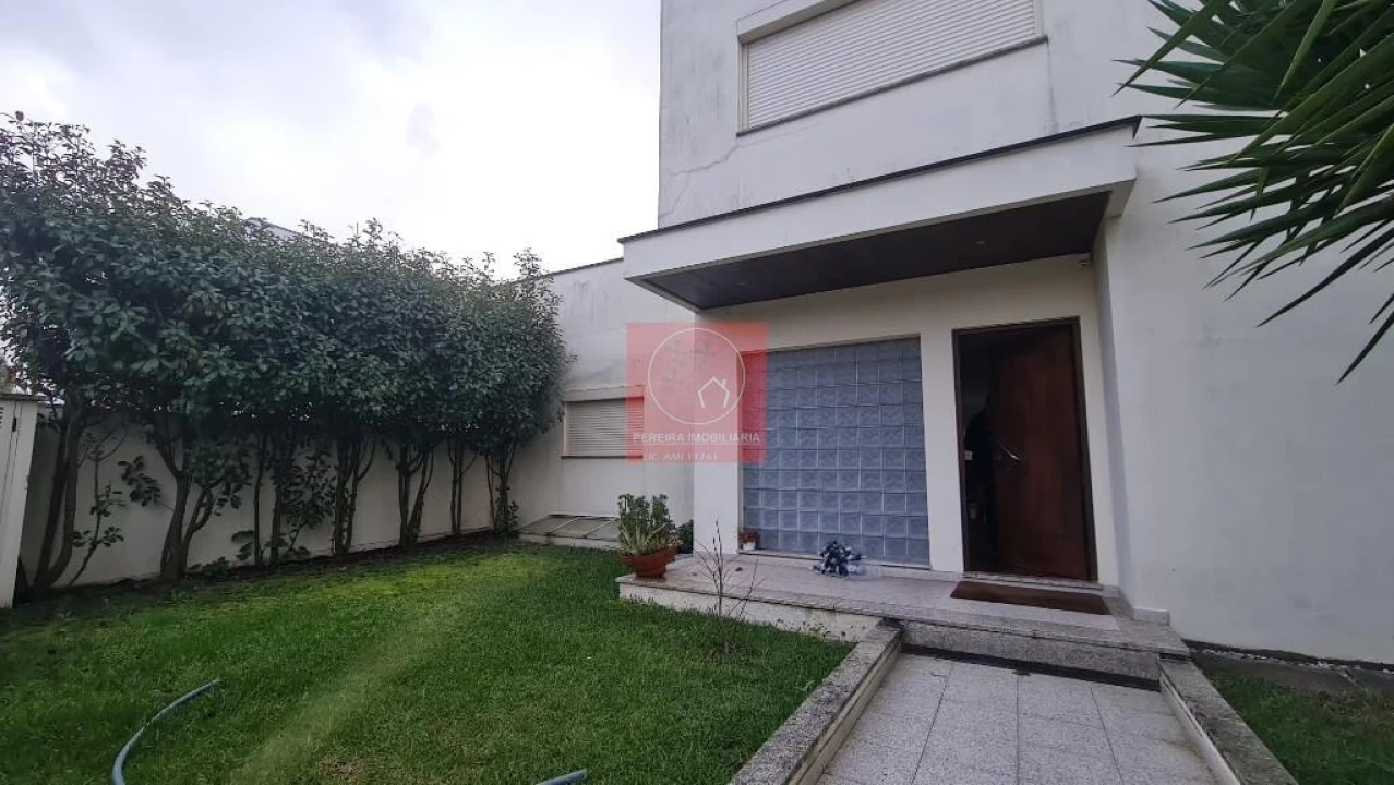 Moradia T3 para Venda em Lijo Foto 5