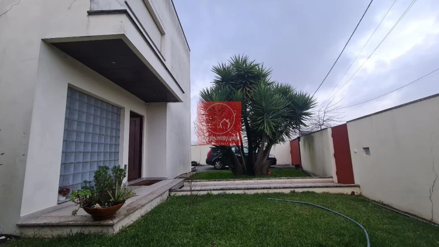 Moradia T3 para Venda em Lijo Foto 3