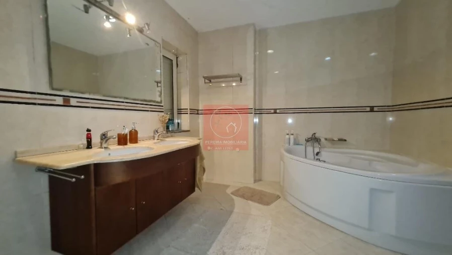 Moradia T3 para Venda em Lijo Foto 13