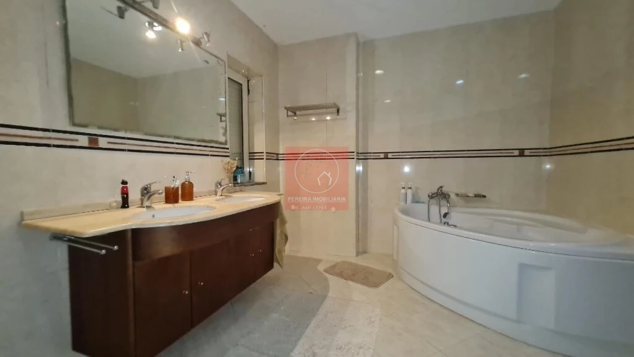 Moradia T3 para Venda em Lijo Foto 13