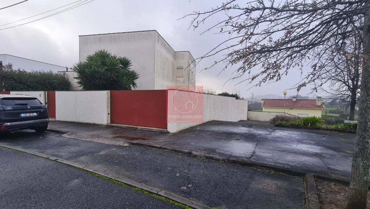 Moradia T3 para Venda em Lijo Foto 2