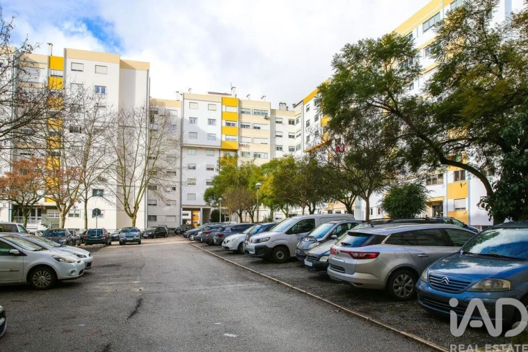 Apartamento T3 para Venda em Massamá e Monte Abraão Foto 17