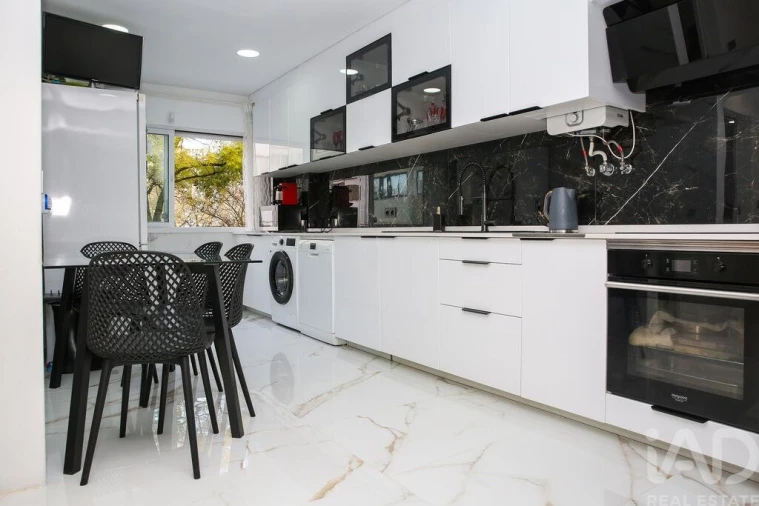 Apartamento T3 para Venda em Massamá e Monte Abraão Foto 8