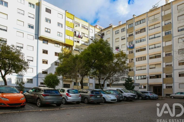 Apartamento T3 para Venda em Massamá e Monte Abraão Foto 16