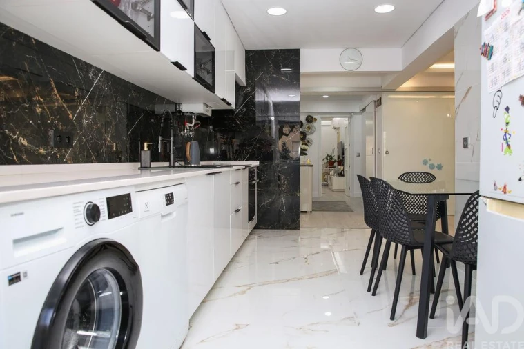 Apartamento T3 para Venda em Massamá e Monte Abraão Foto 11