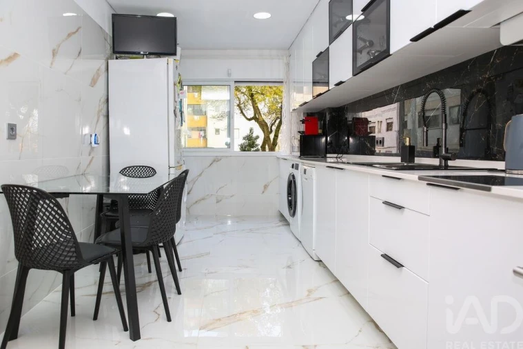 Apartamento T3 para Venda em Massamá e Monte Abraão Foto 9