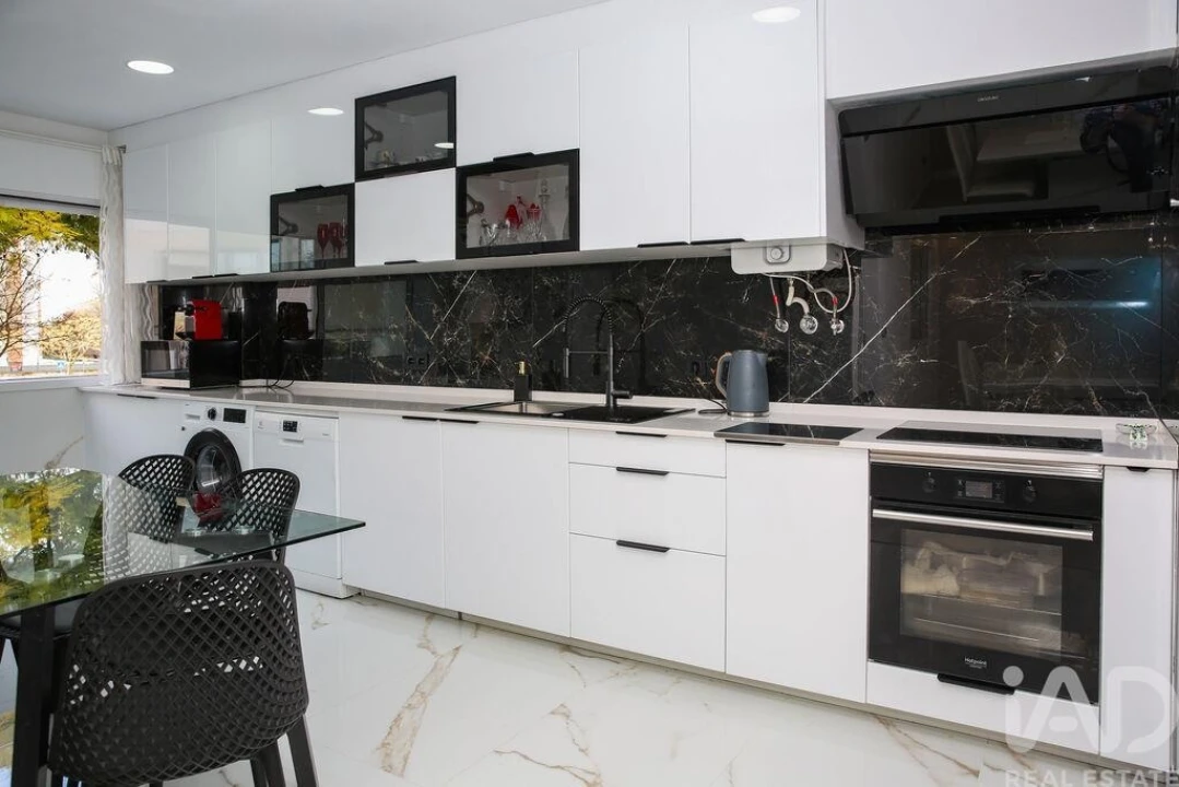 Apartamento T3 para Venda em Massamá e Monte Abraão Foto 10