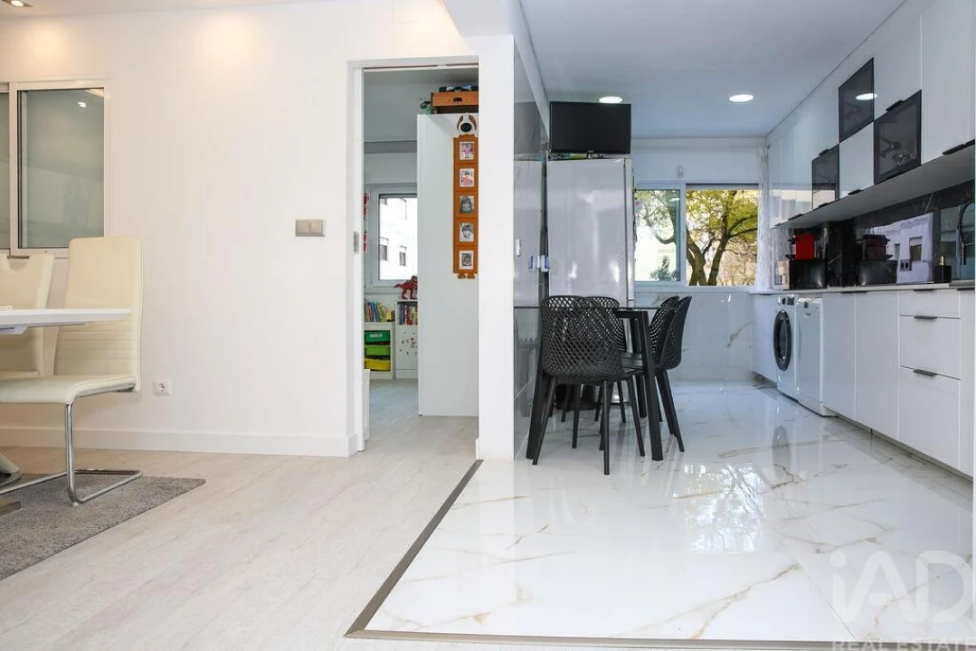 Apartamento T3 para Venda em Massamá e Monte Abraão Foto 14