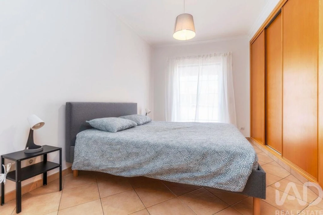 Apartamento T3 para Arrendamento em Faro (Sé e São Pedro) Foto 14