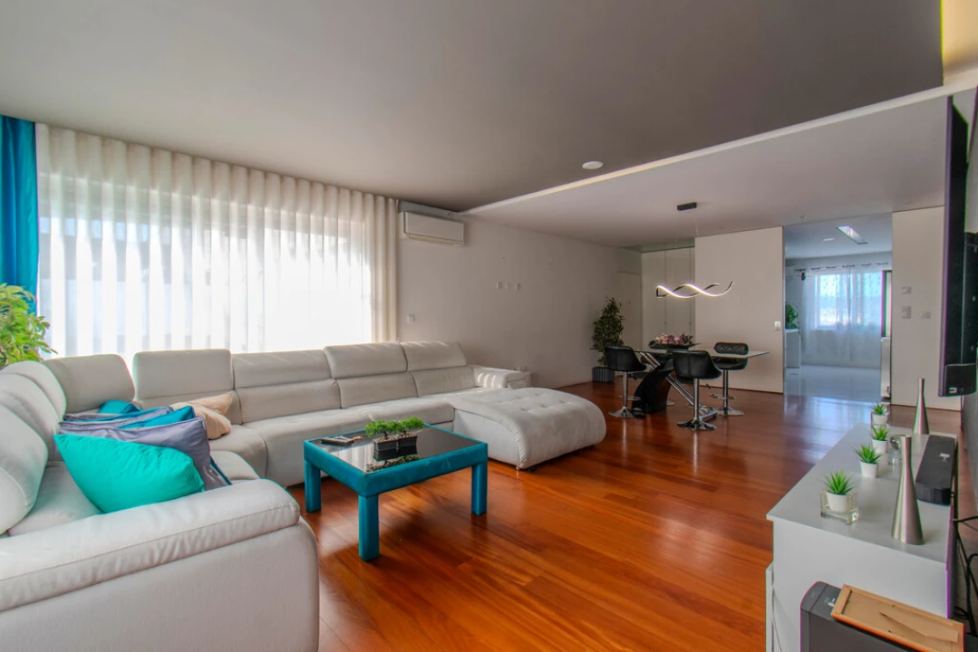 Apartamento T5 para Venda em Gondomar (São Cosme), Valbom e Jovim Foto 1