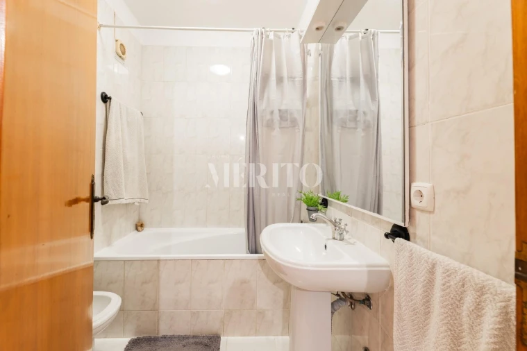 Apartamento T2 para Venda em Delães Foto 8