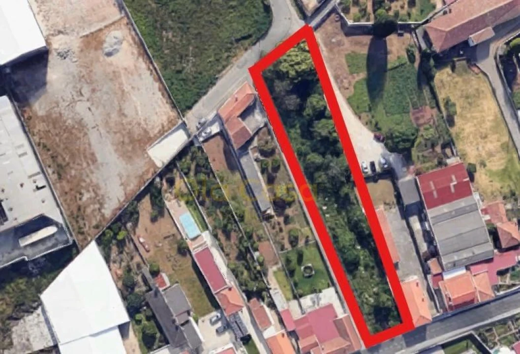 Terreno para Venda em Paços de Brandão Foto 1