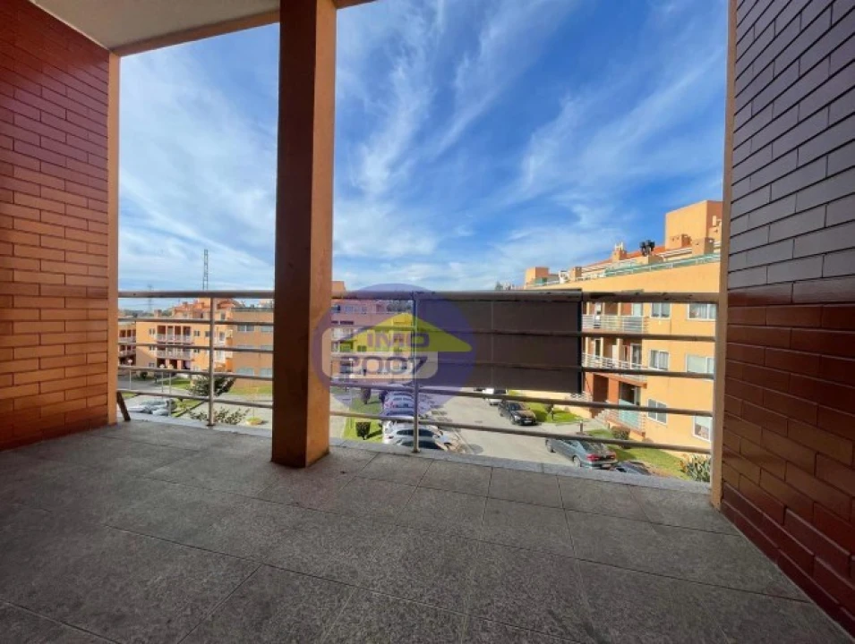 Apartamento T1 para Venda em Canelas Foto 3