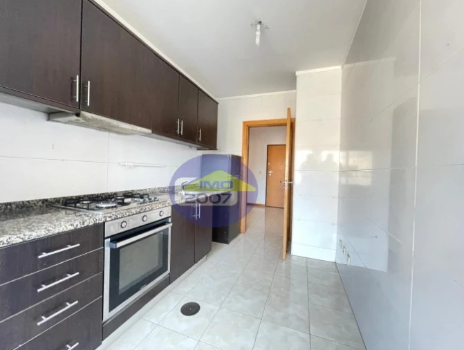 Apartamento T1 para Venda em Canelas Foto 4