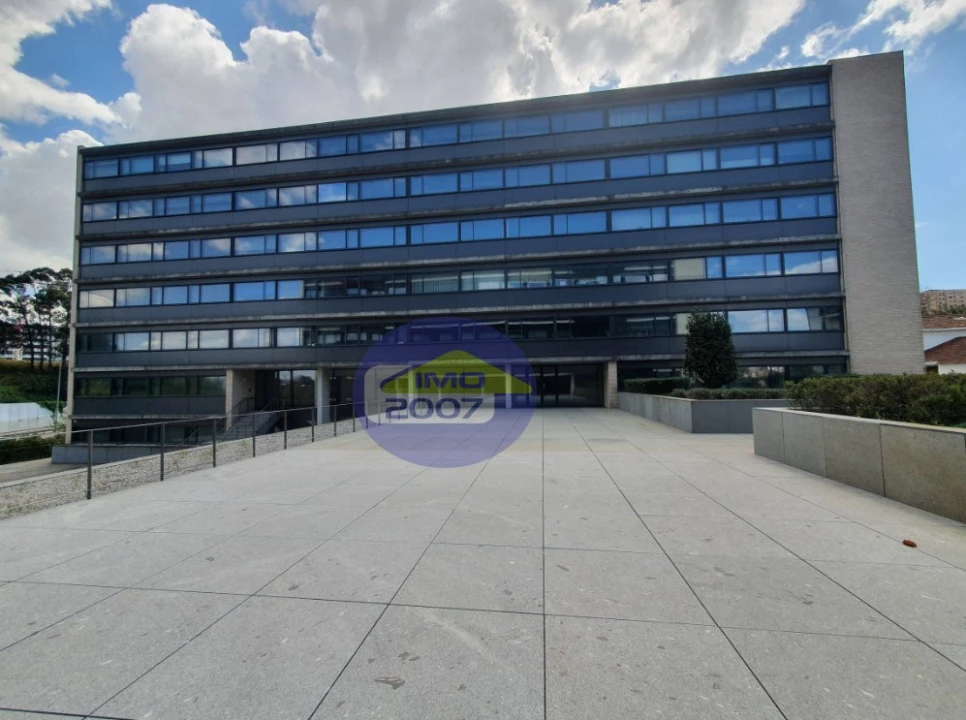 Apartamento T4 para Venda em Mafamude e Vilar do Paraíso Foto 1