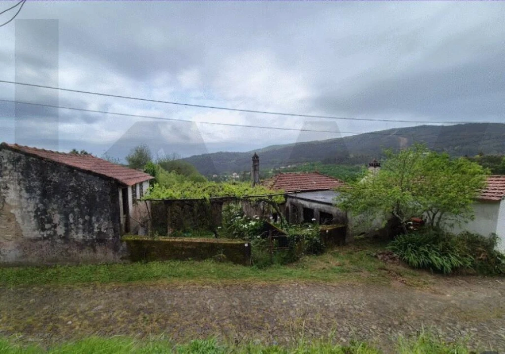 Moradia T2 para Venda em Candemil e Gondar Foto 3